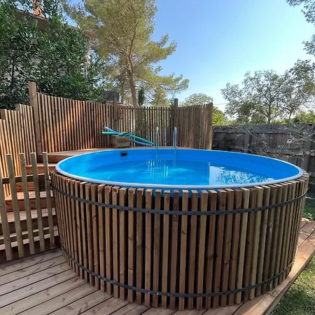 Villa Maison Familiale En Bois - Piscine - Avignon Les Angles (Gard)